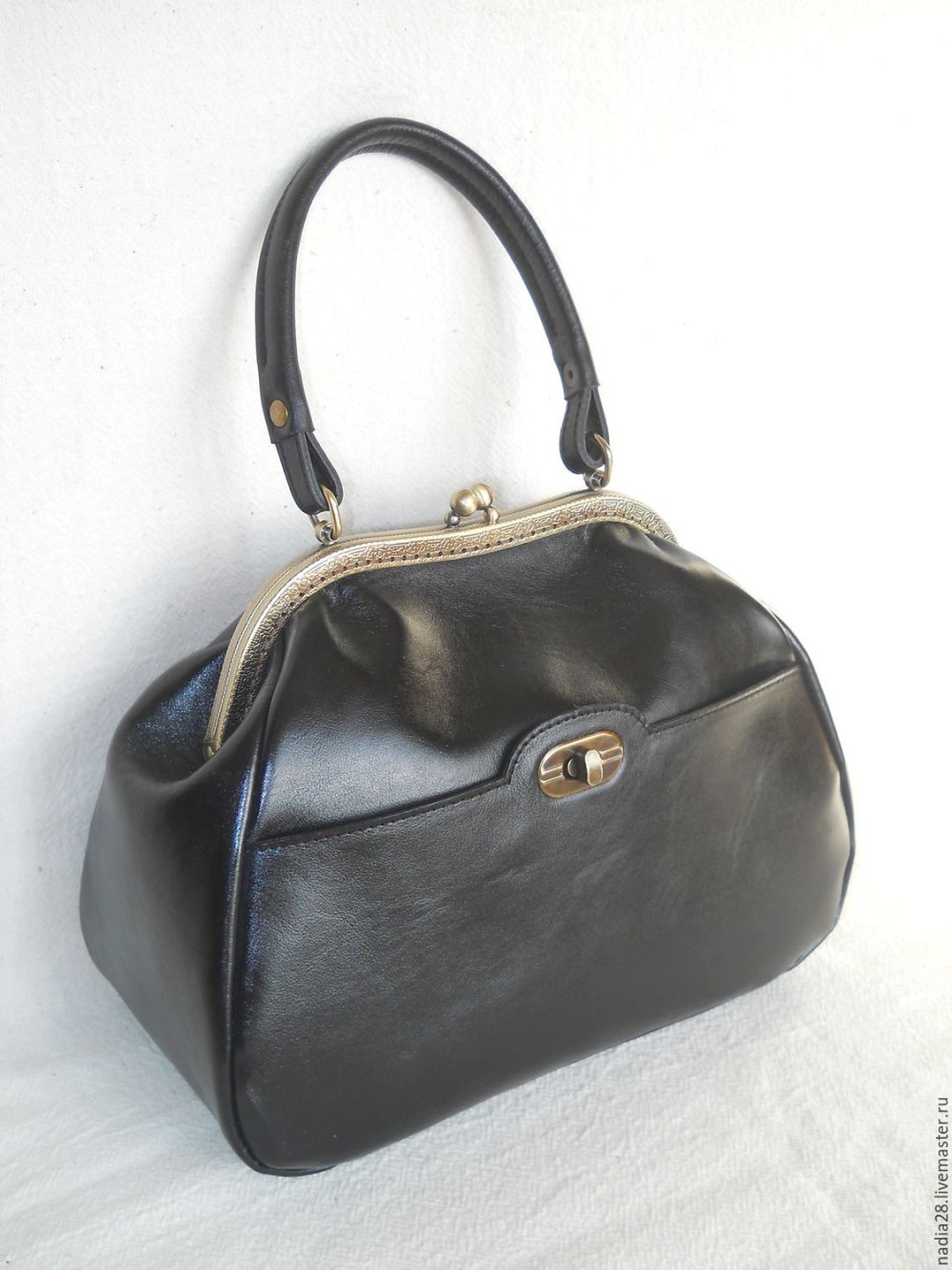 Сумки ридикюли с замком поцелуйчик лаковые женщинам за 50