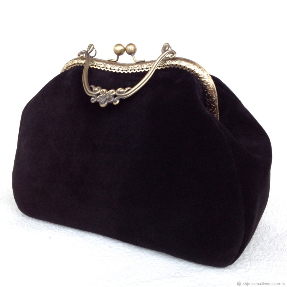 Черная кожаная сумка с фермуаром