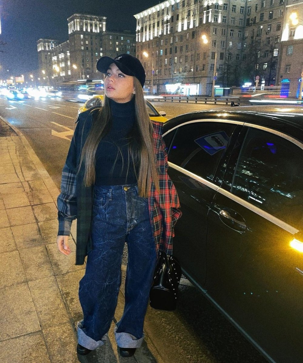 Портрет Валли карнавал