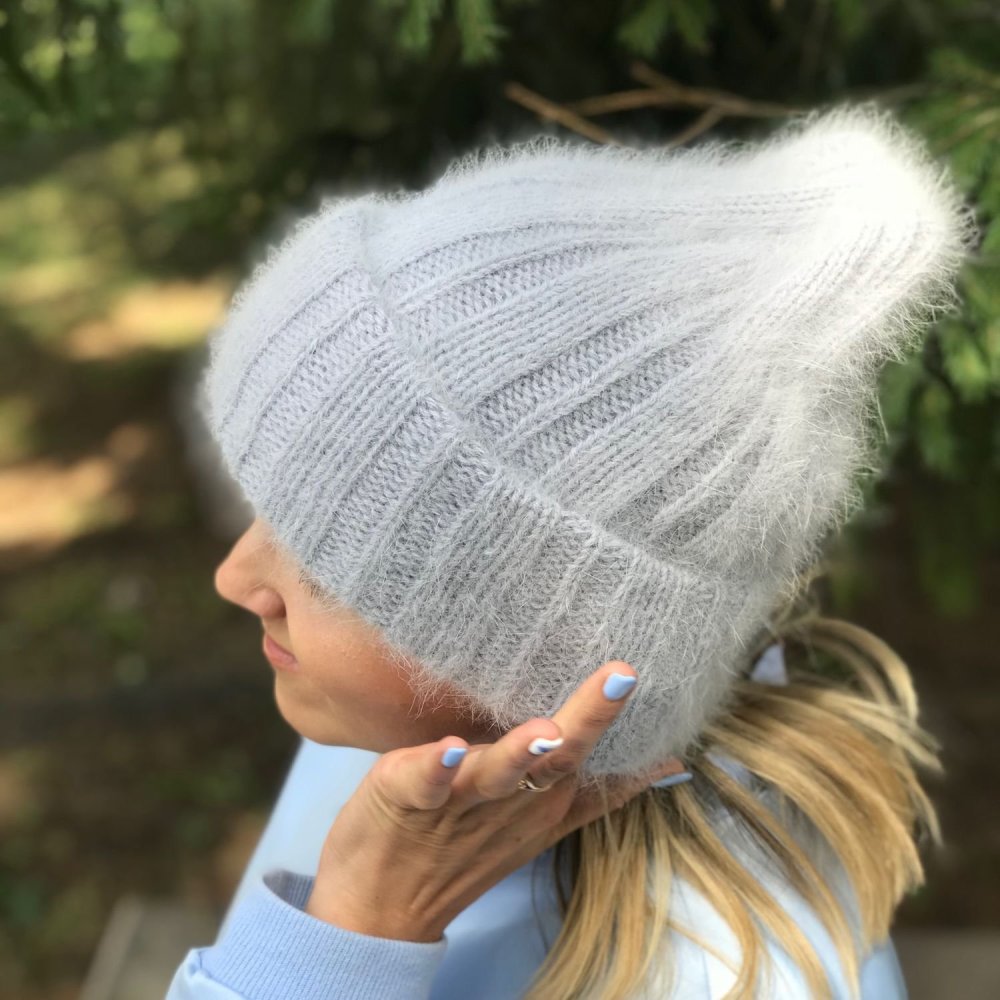 Женская шапка из ангоры спицами