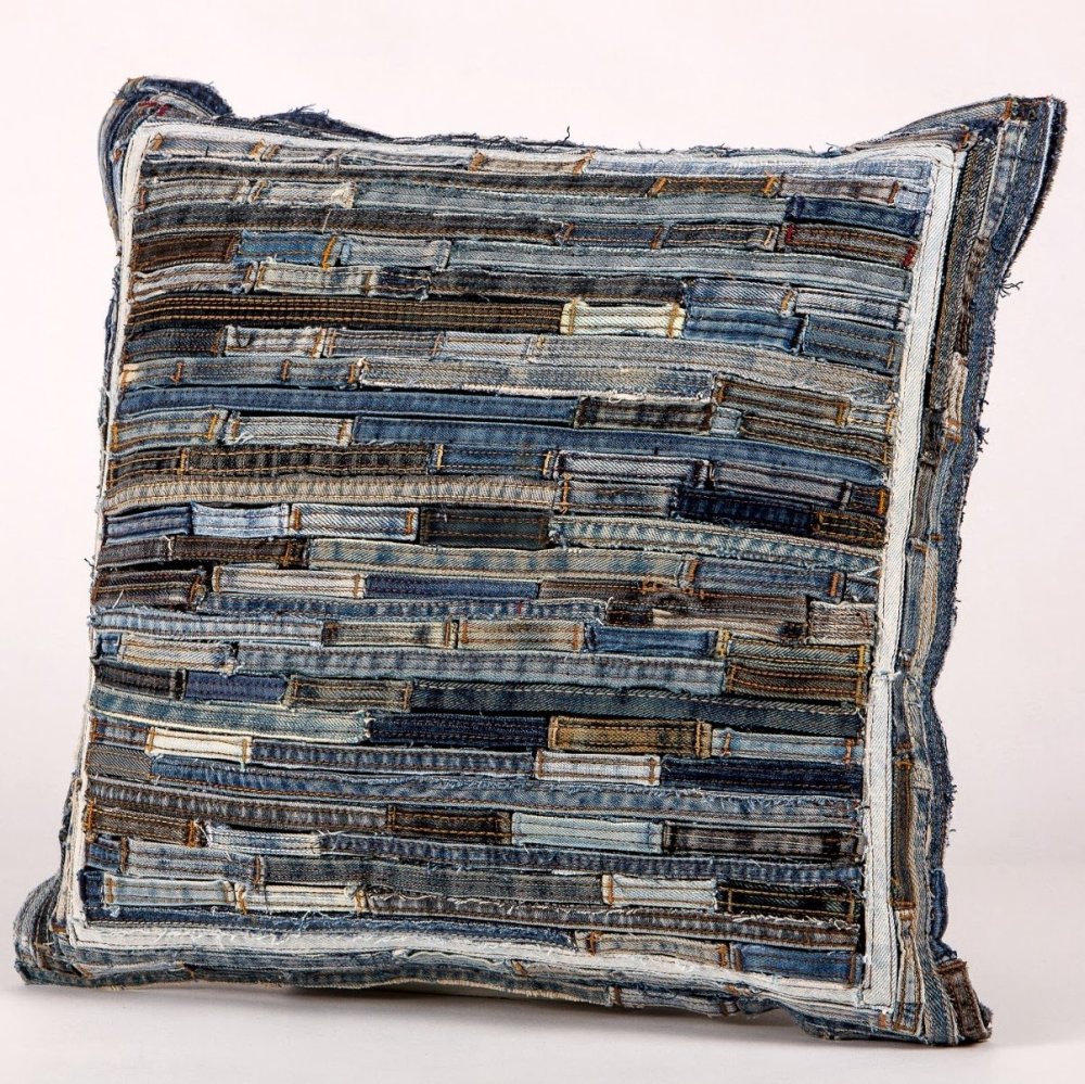Подушка из джинсовых лоскутков