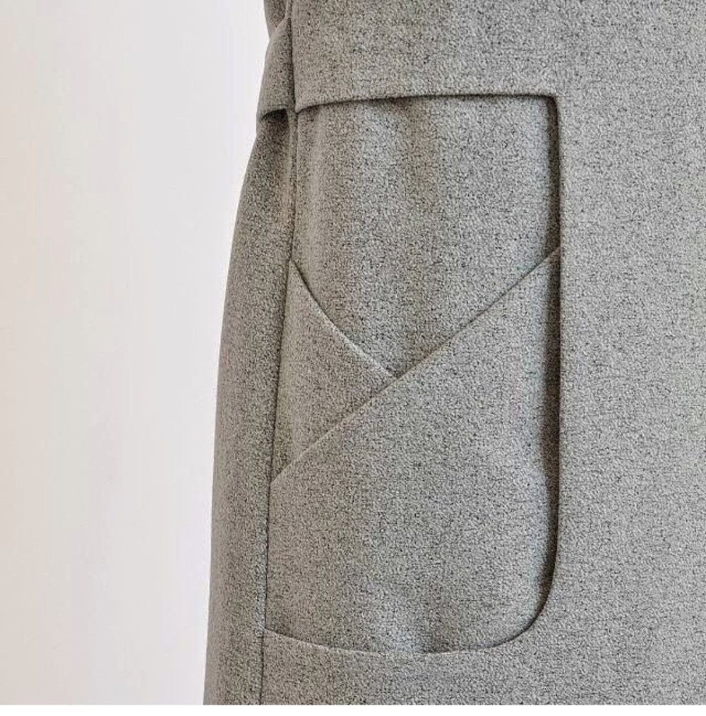 Накладные карманы на женской куртке