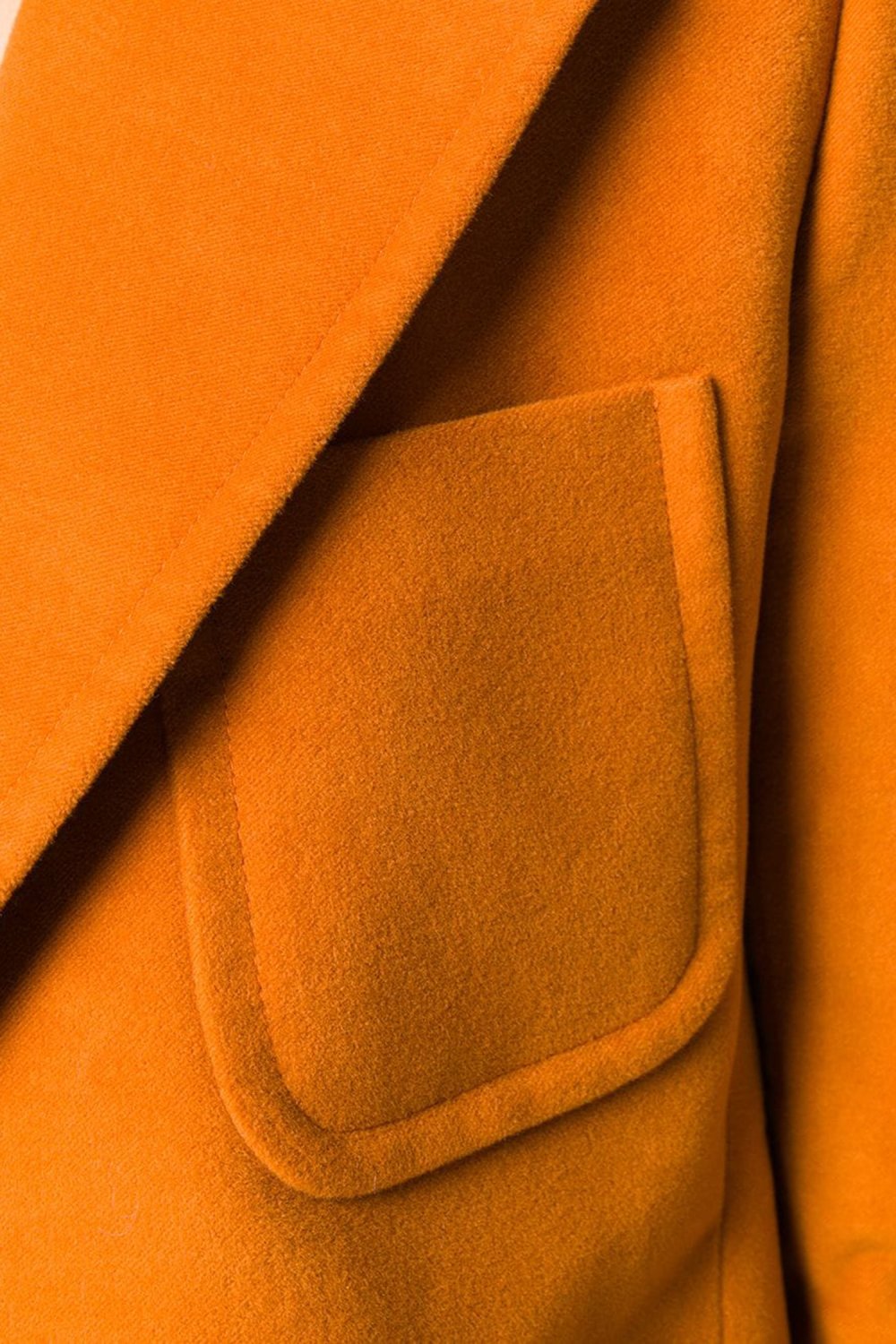 Карман на куртке на липучке