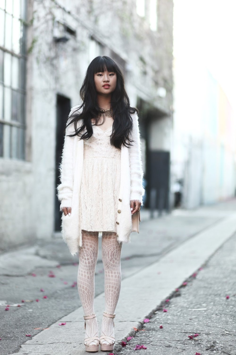 Черные конверсы с платьем