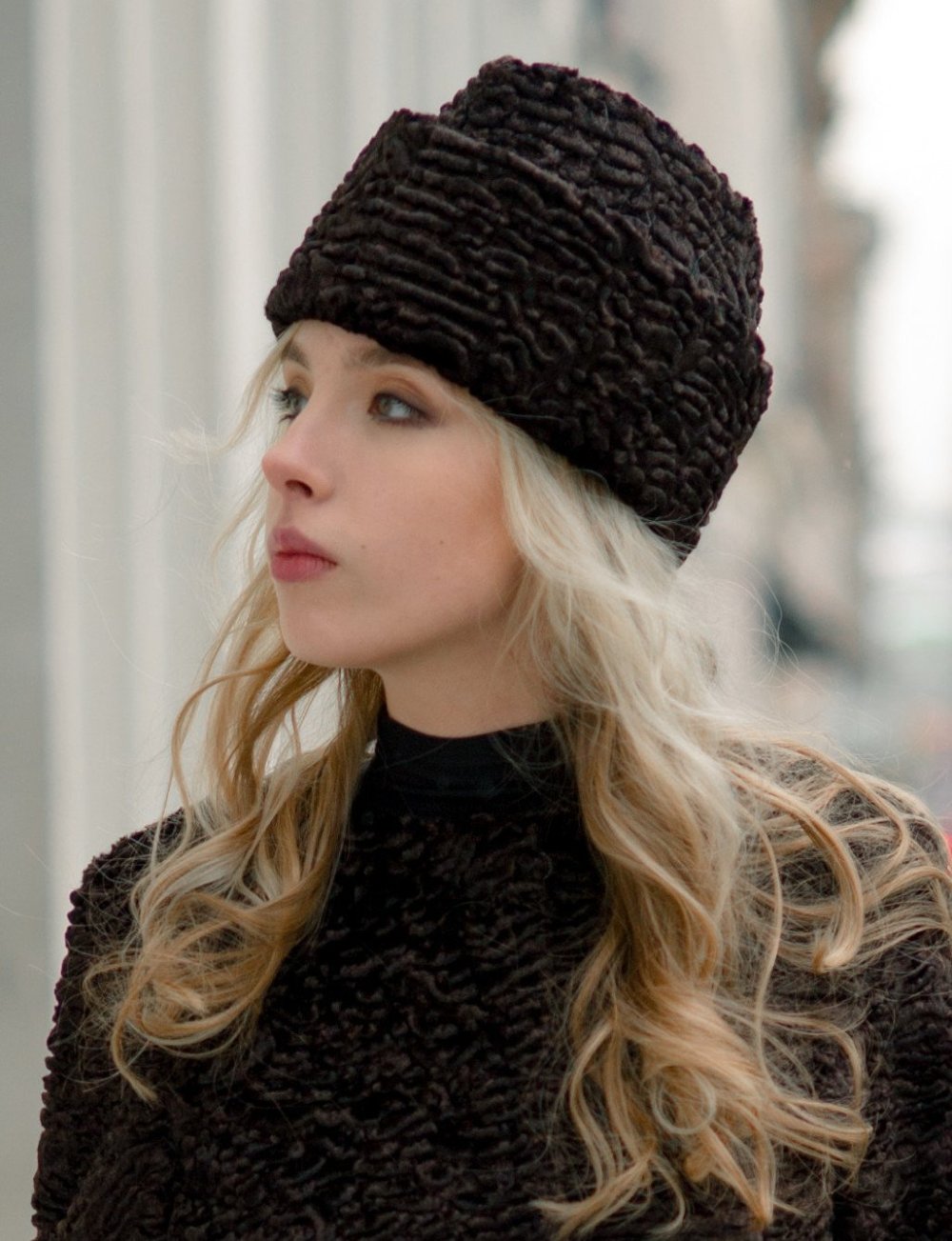 Шапка пирожок из каракуля