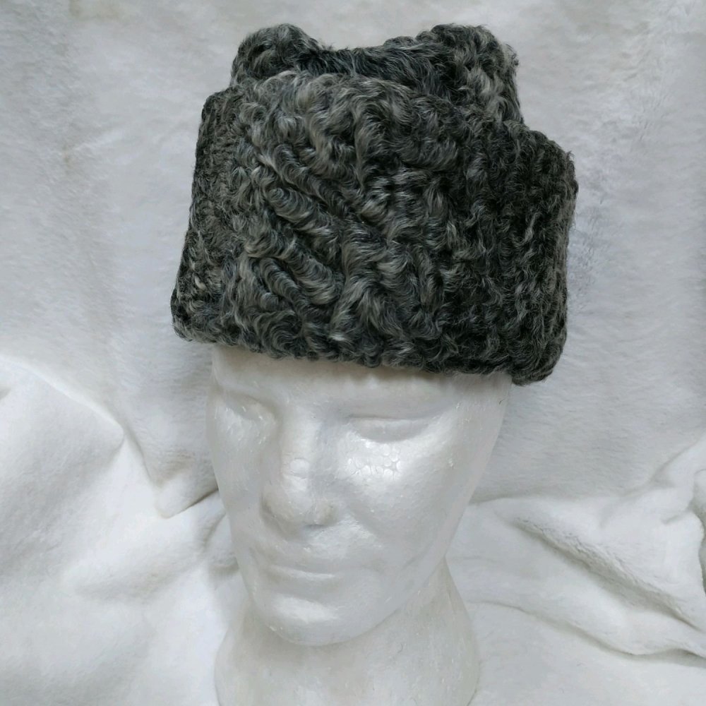 Max Mara model 757401600005 головной убор из искусственного каракуля