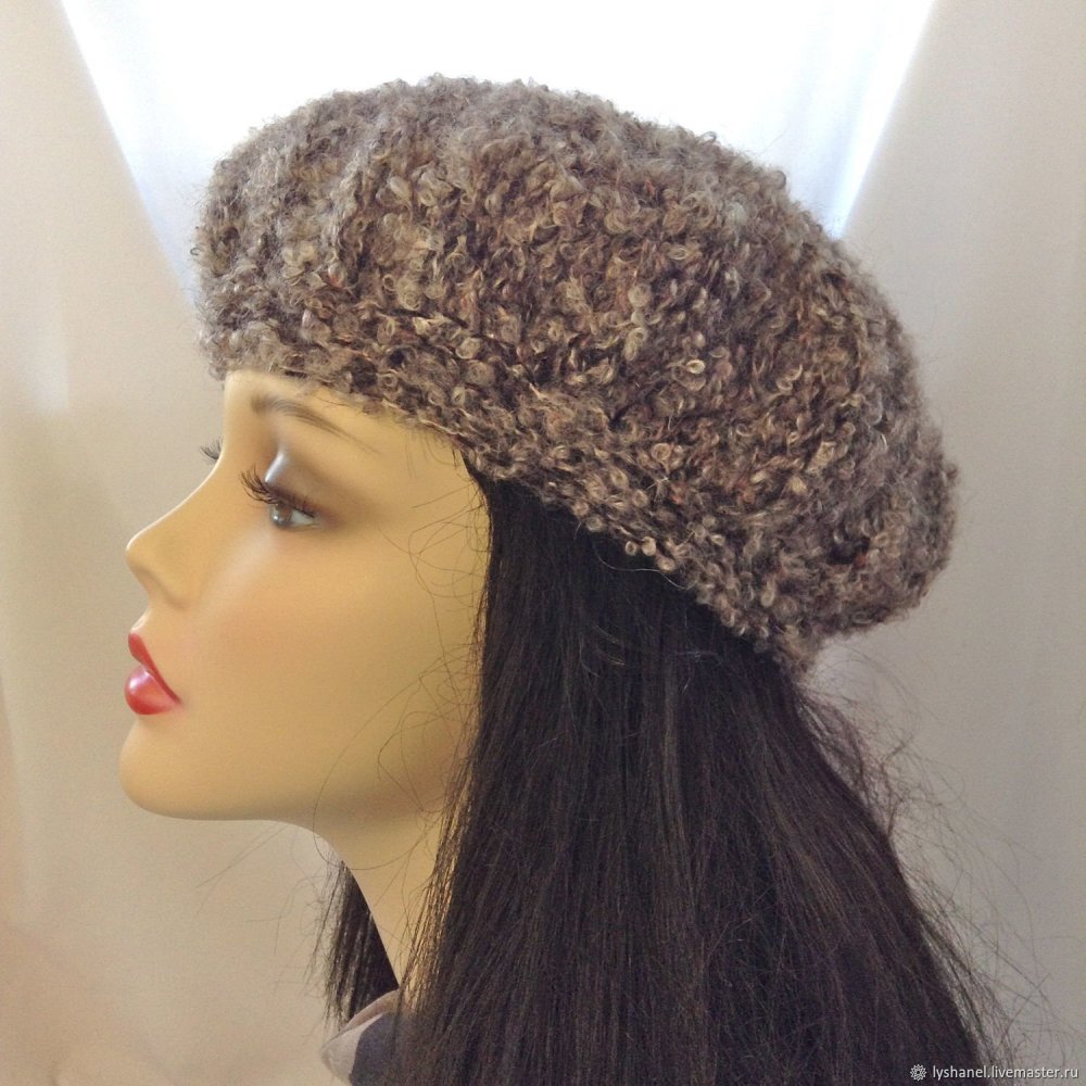 Шапка из буклированной пряжи