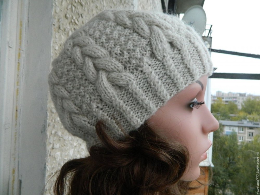 Объемная шапка с поперечными косами