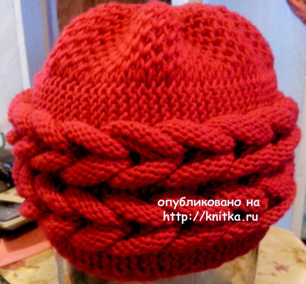 Вязаные шапки с поперечными косами