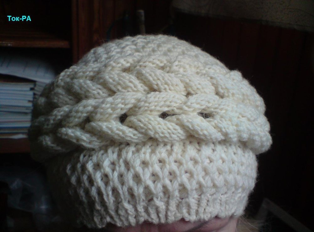 Объемная шапка с поперечными косами