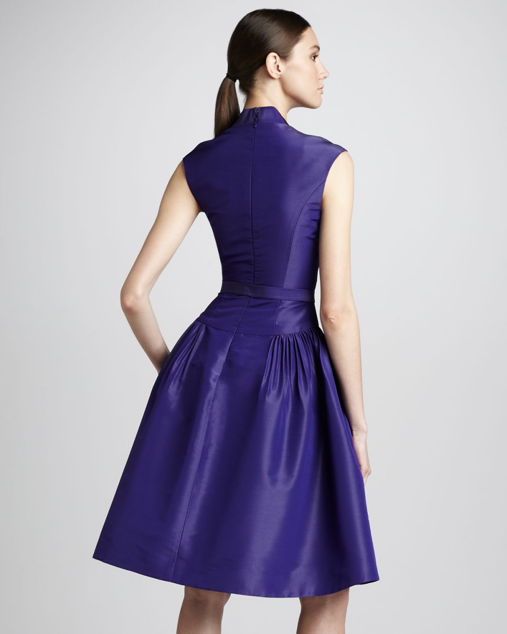 Платье с пышной юбкой