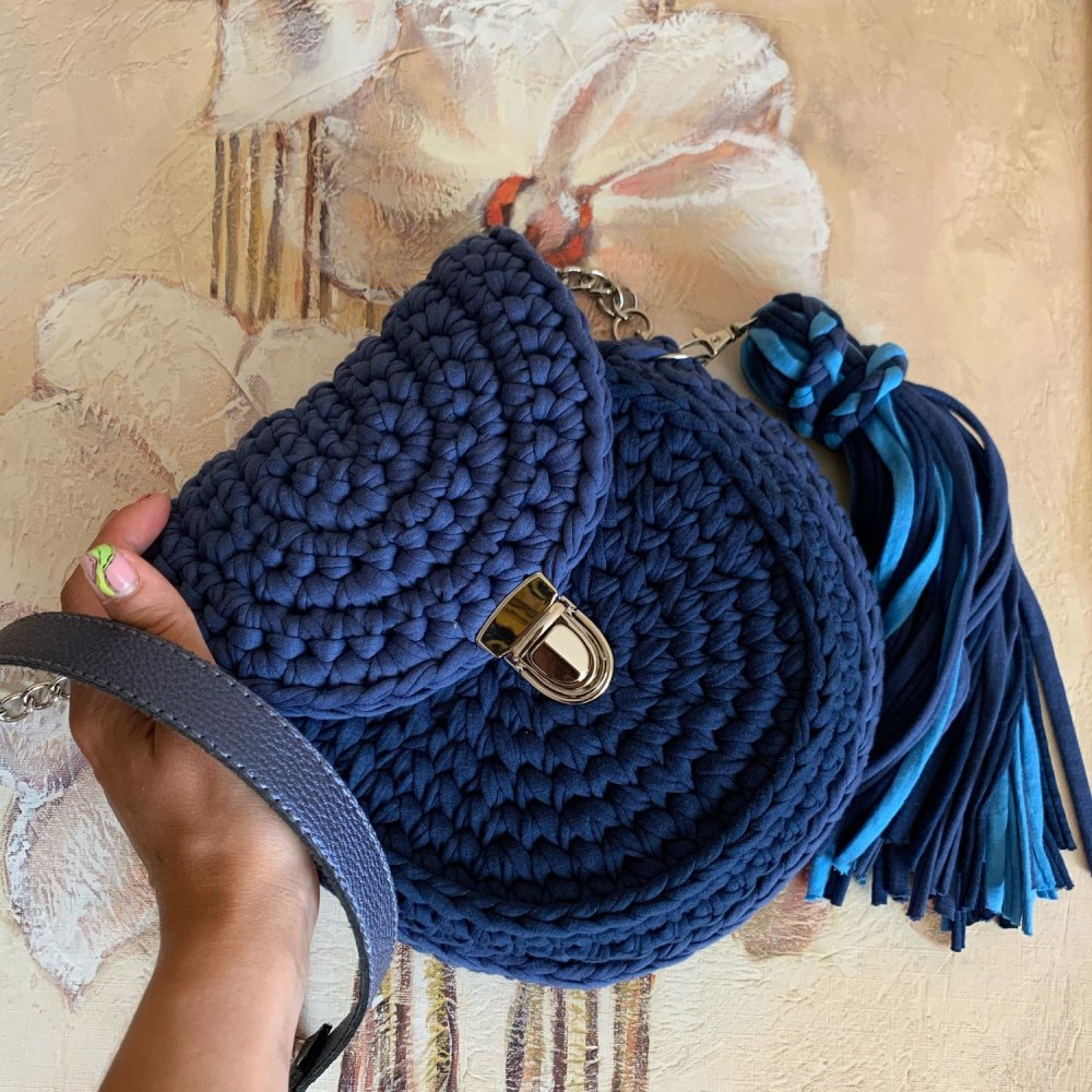 Вязаная сумка сливового цвета