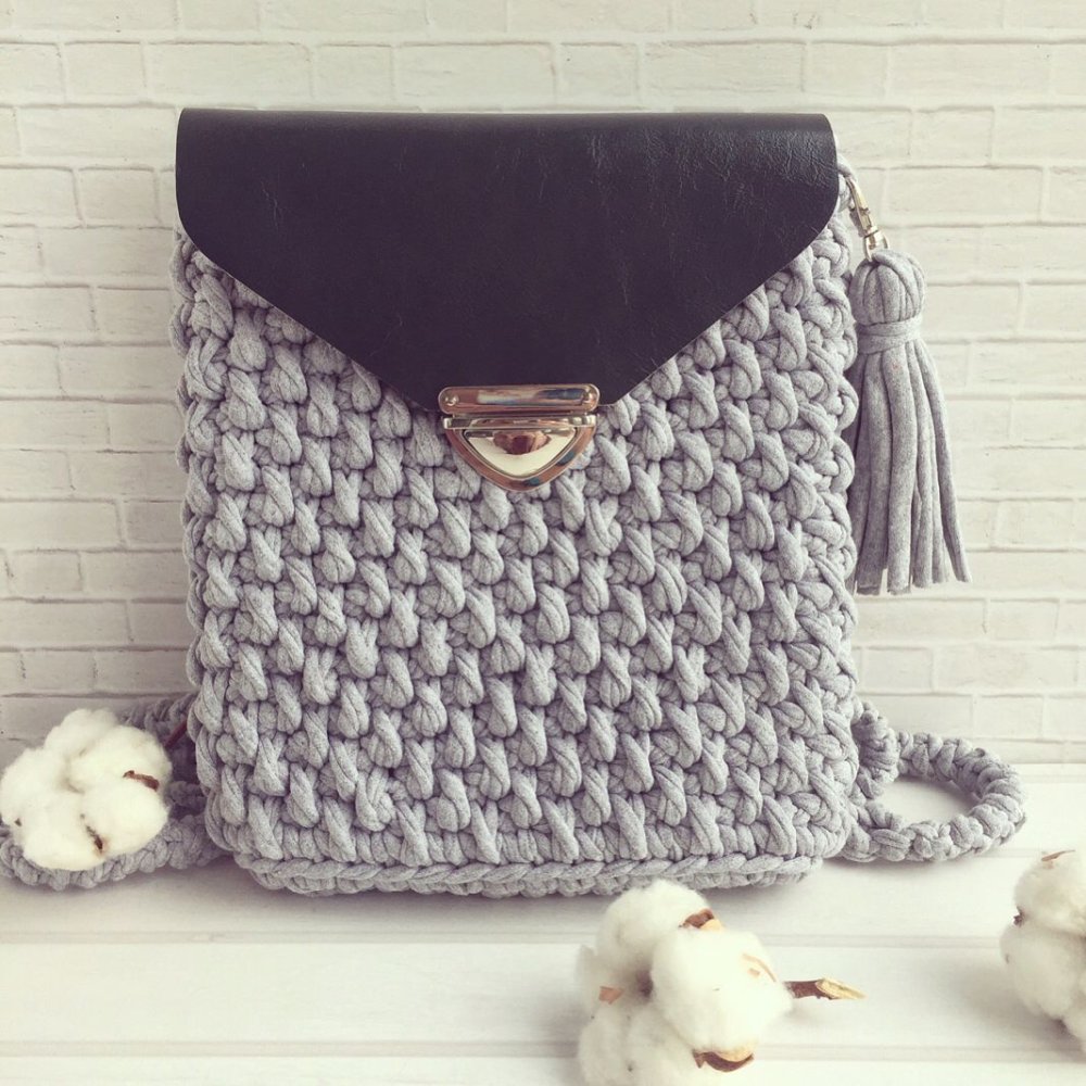 Вязаная сумка цвета хаки