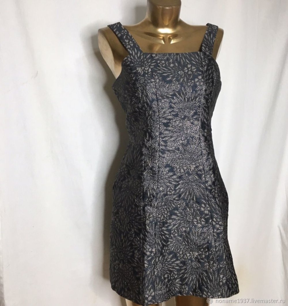 Платье из бежевого жаккарда