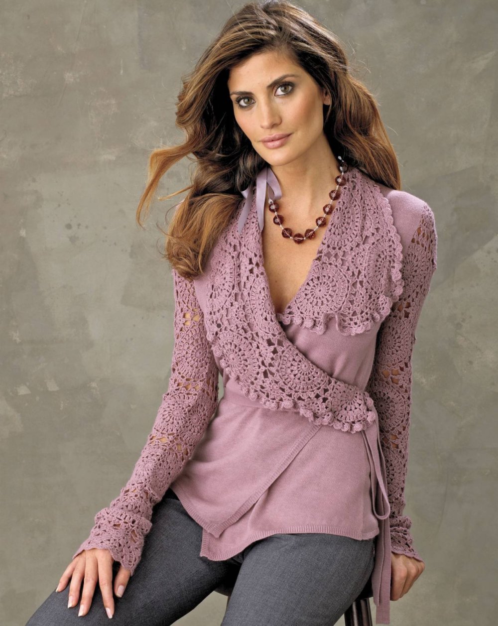 Короткий розовый джемпер