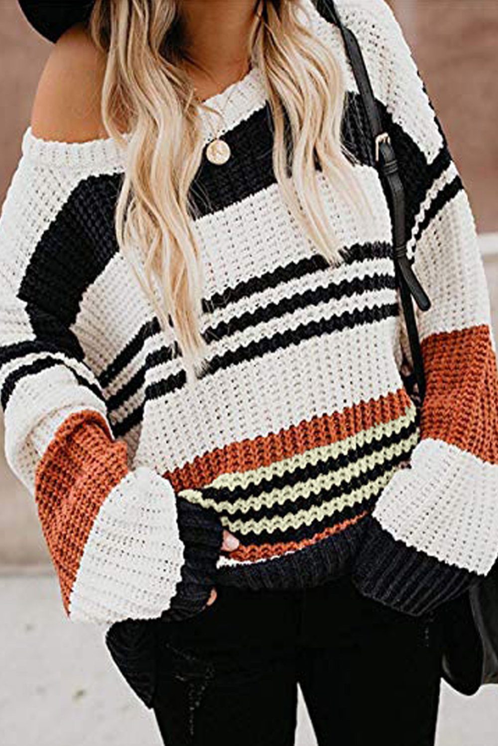 Вязаный свитер с орнаментом