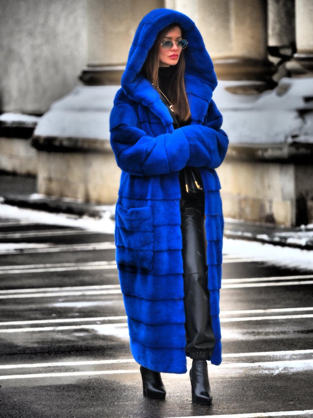 Сумка к синему пальто