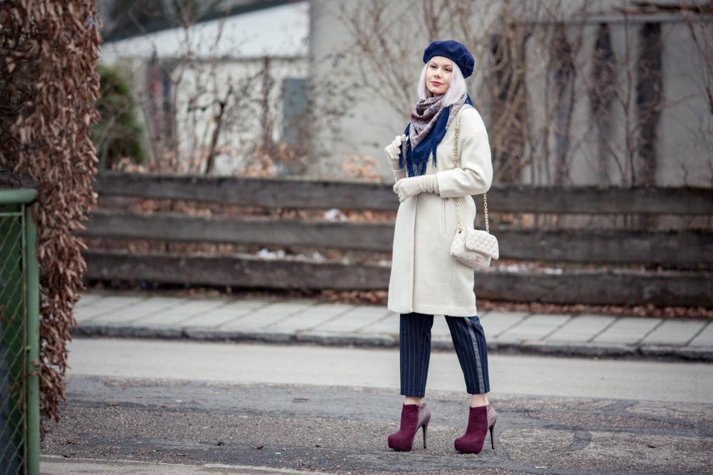 Берет к бордовому пальто