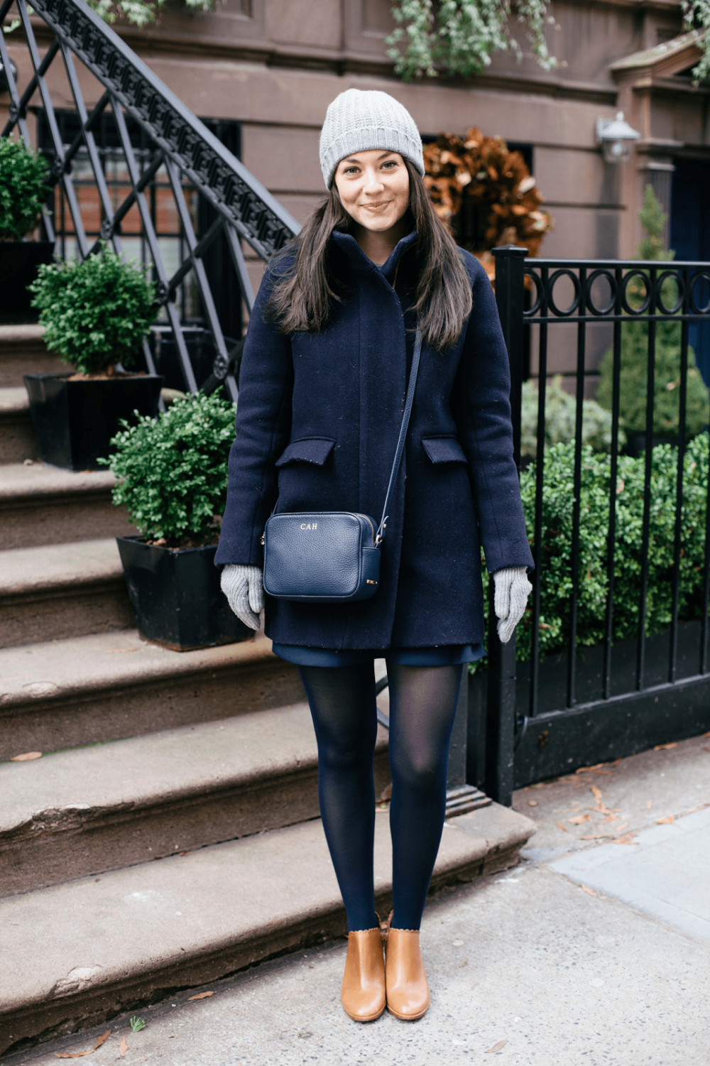 Сумка к синему пальто