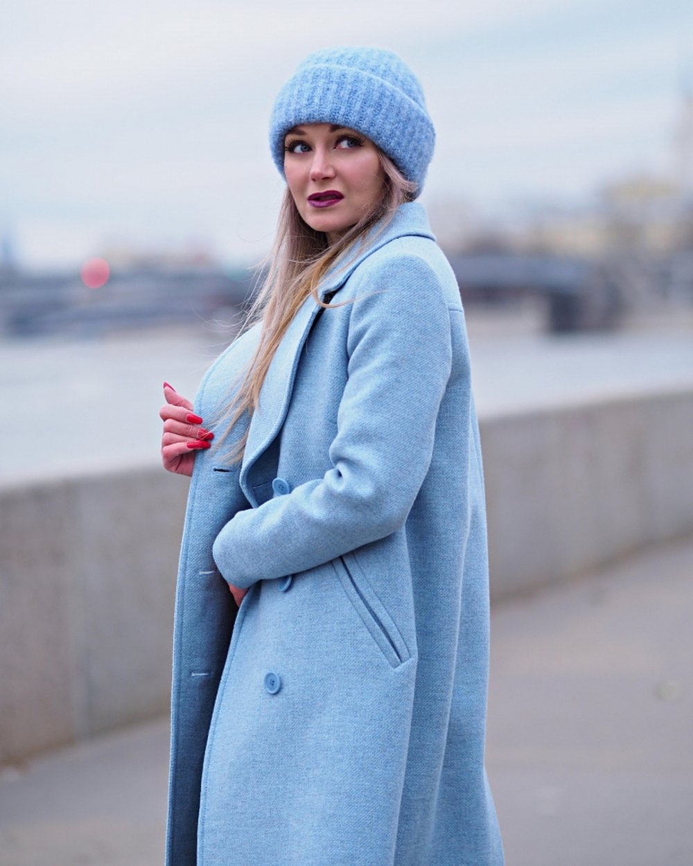 Синее пальто