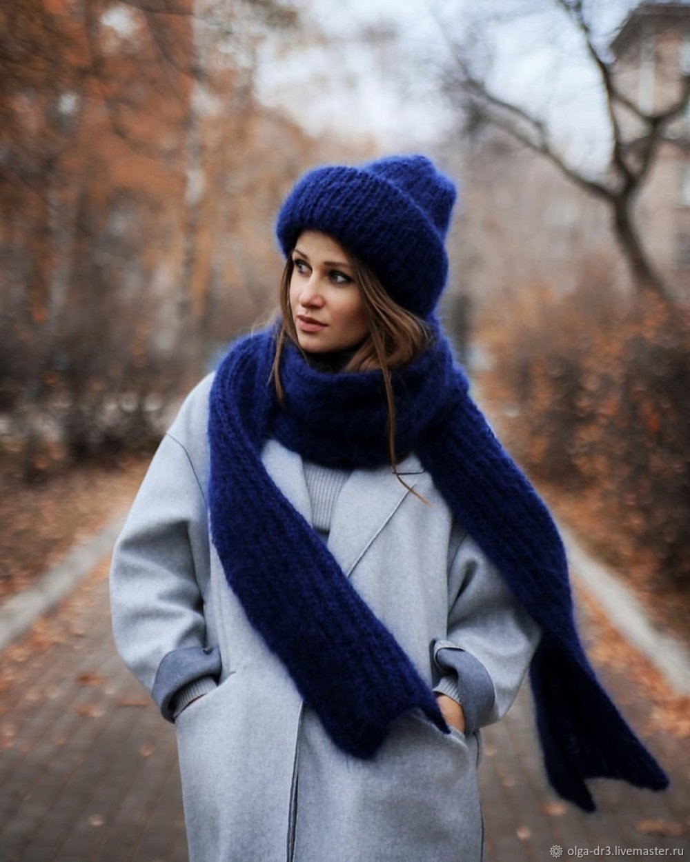 Шапка к голубому пальто