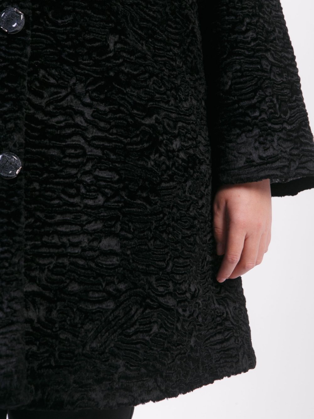 Зимнее пальто из искусственного каракуля