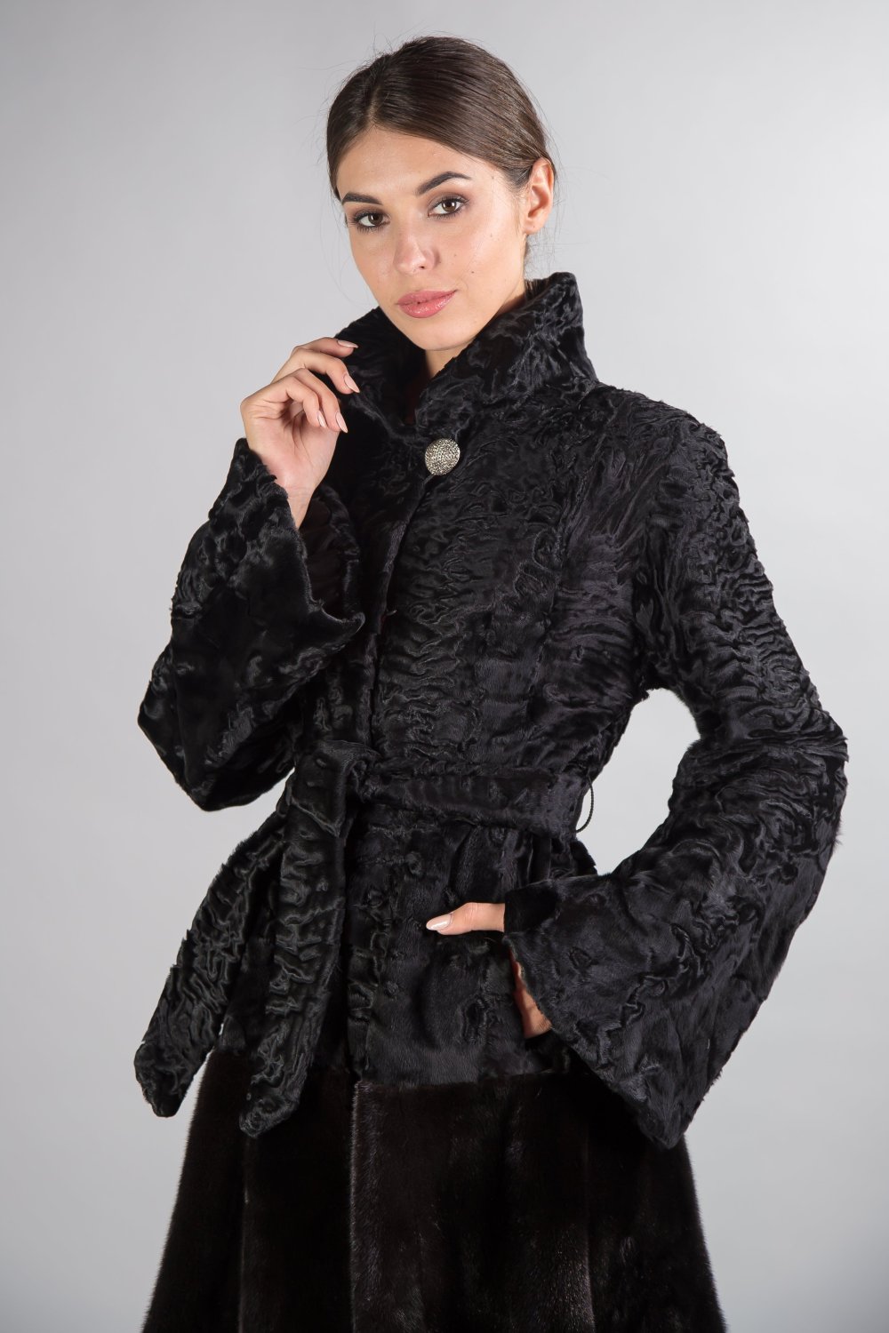 Женское пальто из искусственного каракуля