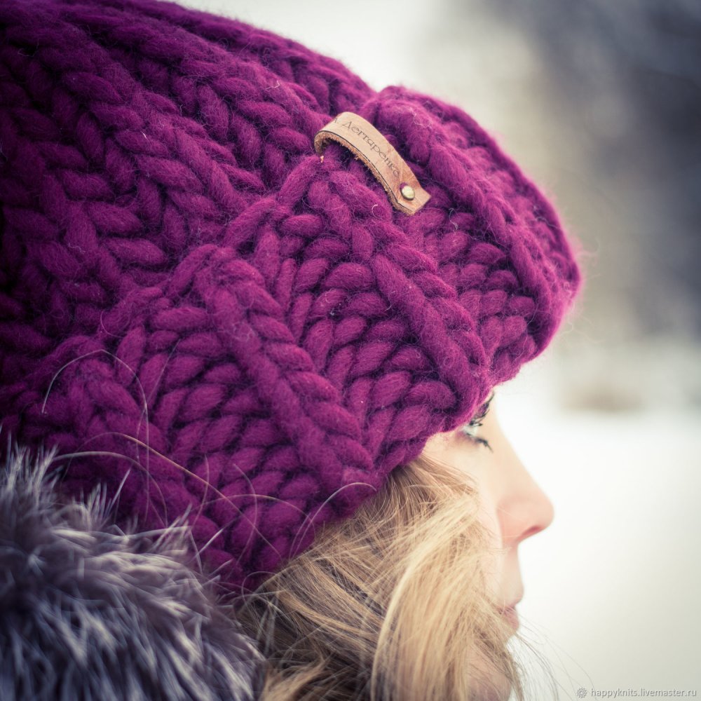 Объемные вязаные береты