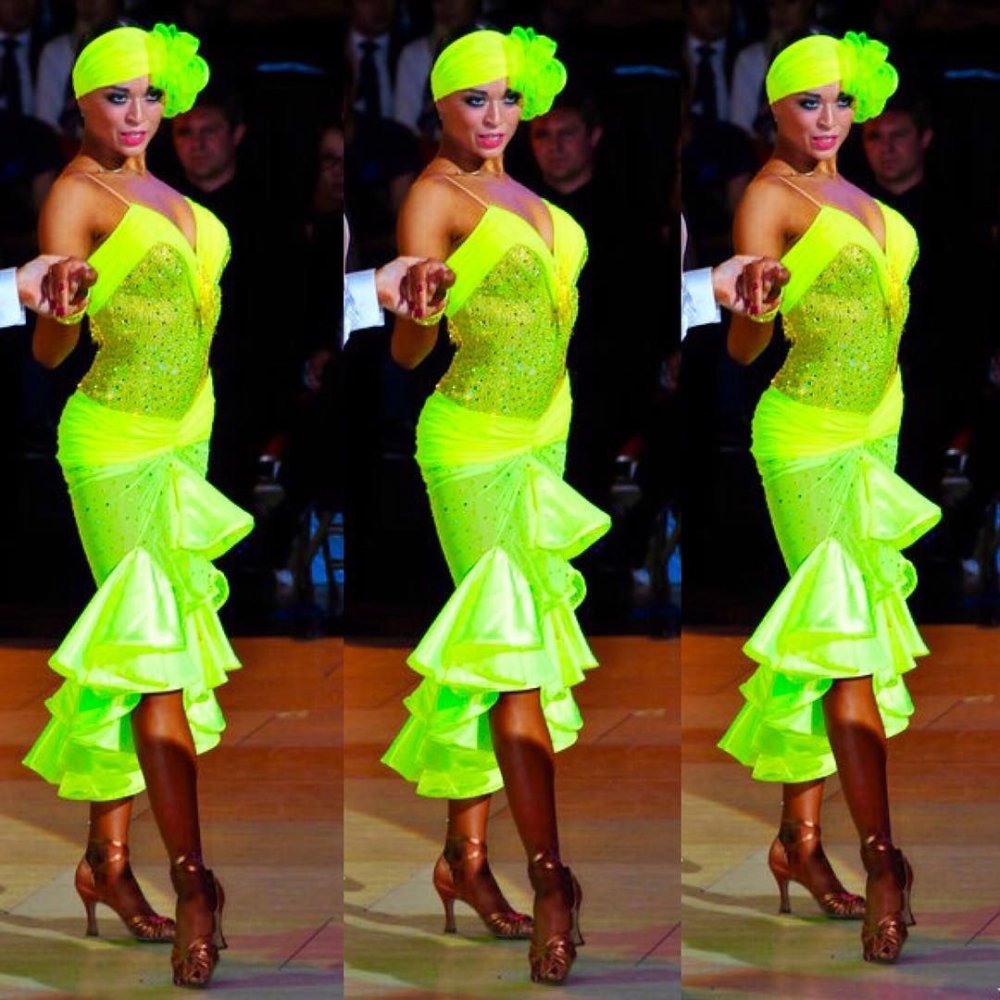 Латина ноги