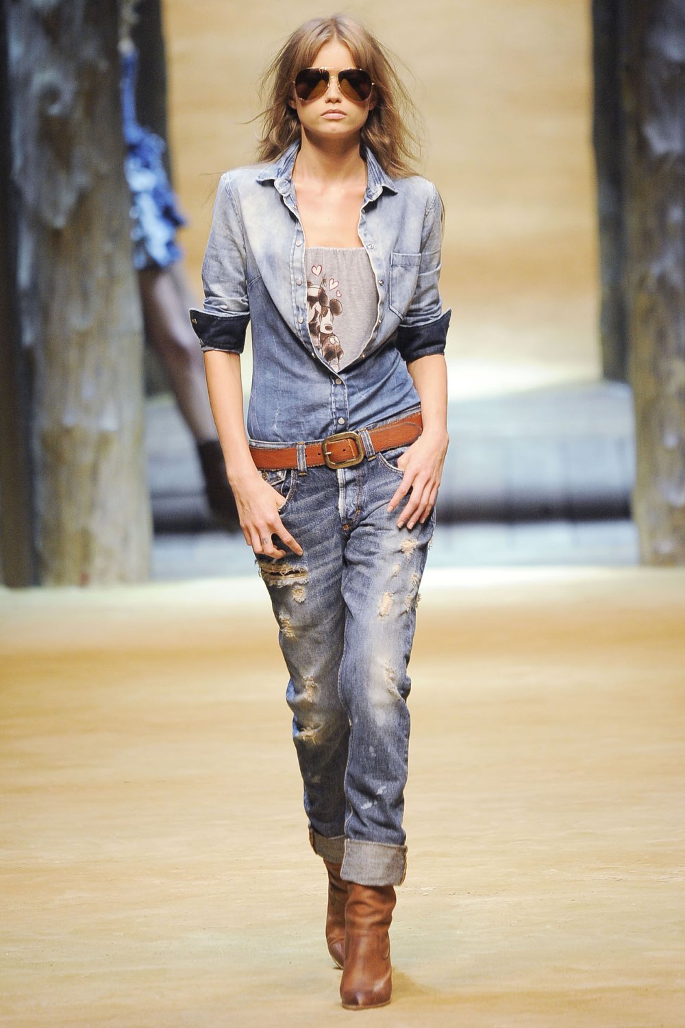 Парень в ботинках