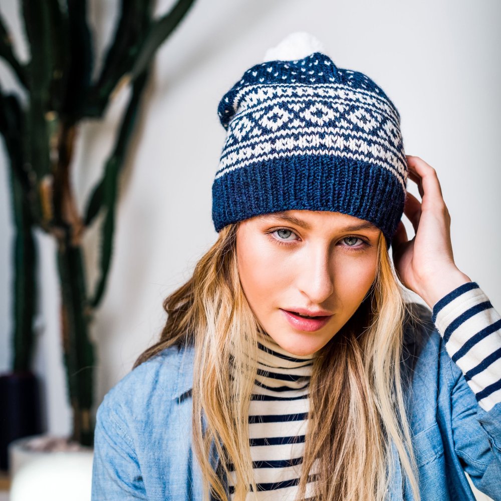 Шапка жаккард с помпоном