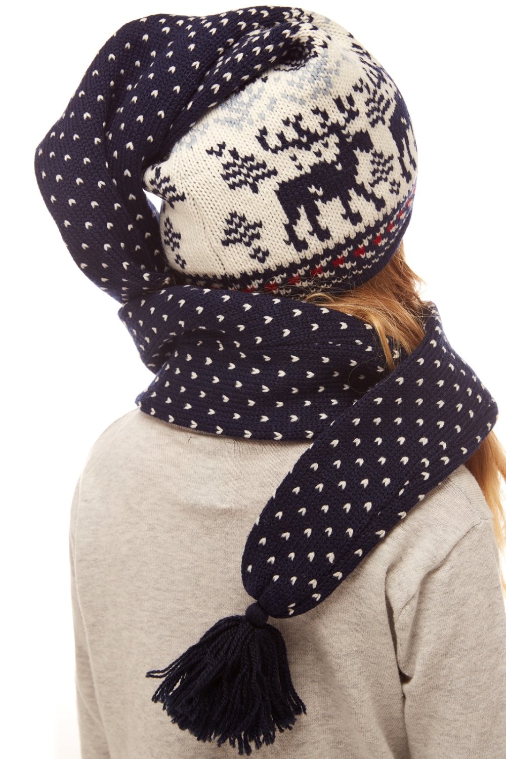 Длинные волосы под шапкой парень