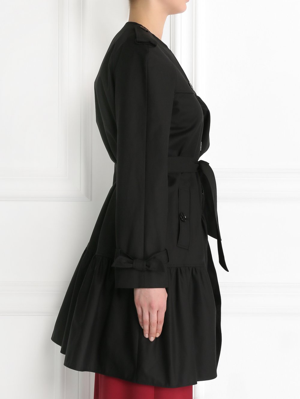 Женское пальто с воланом