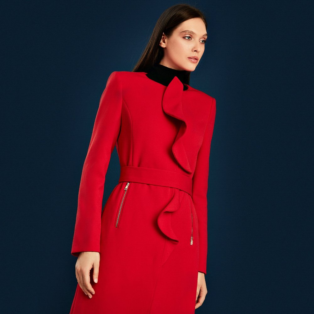 Женское пальто с рюшами