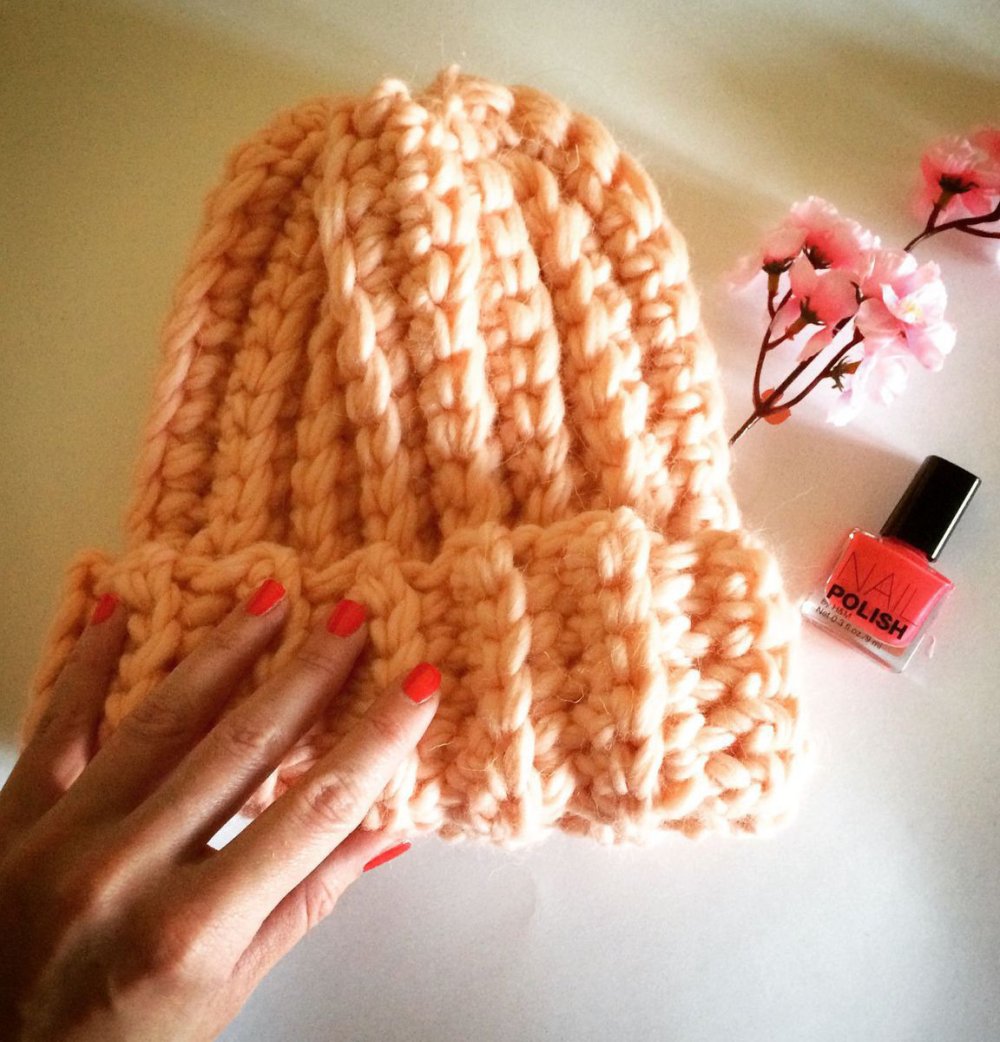 Шапка из трикотажной пряжи