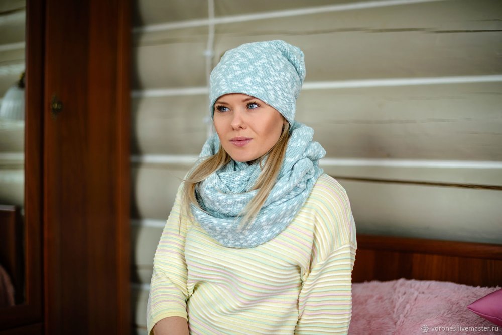 Шапка из трикотажной пряжи