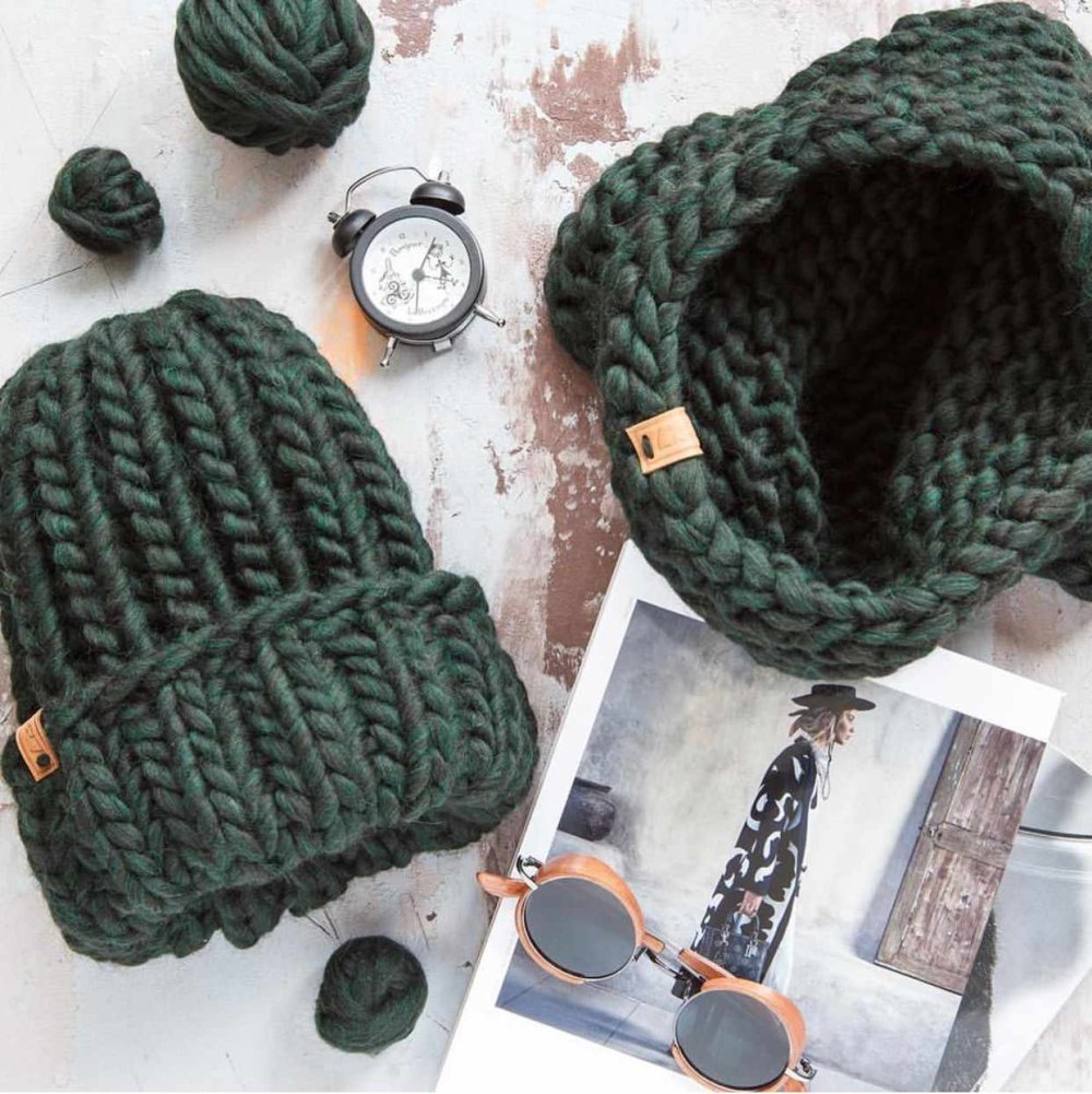 Шапка из трикотажной пряжи