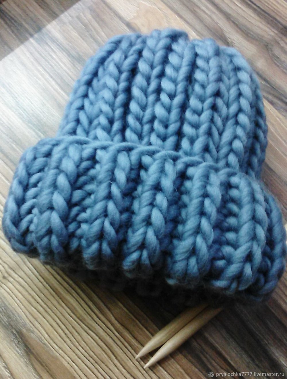 Шапка из толстой пряжи спицами