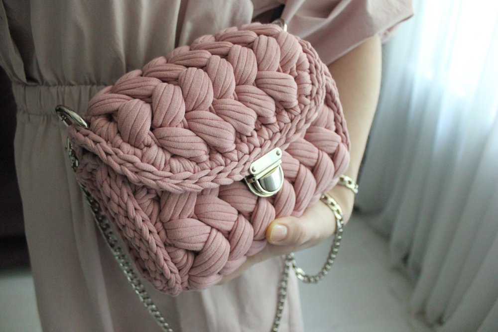 Шапка из пряжи тундра