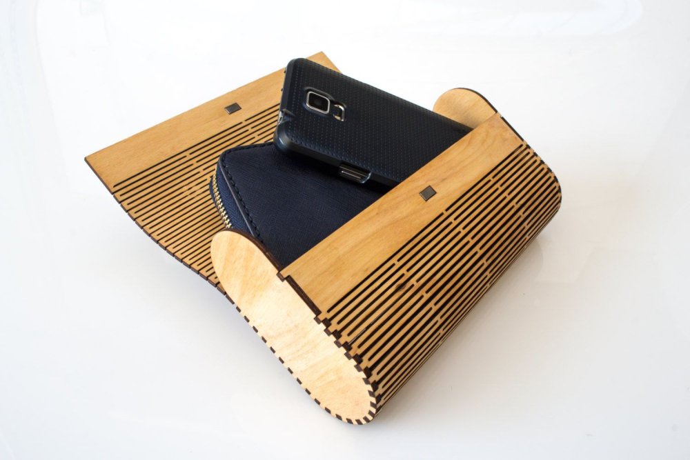 Вязаные сумки с деревянными вставками