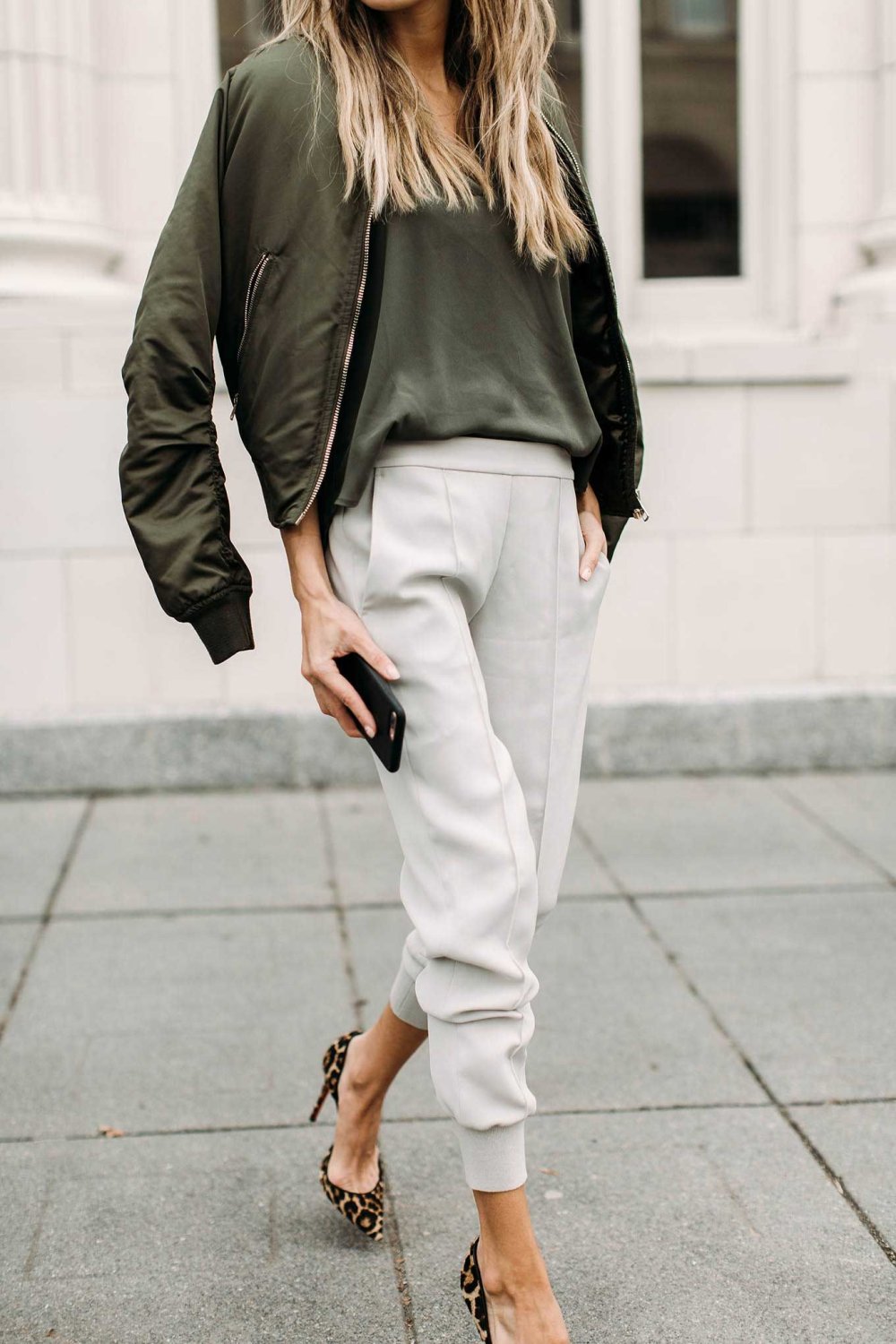 Лук со спортивными штанами