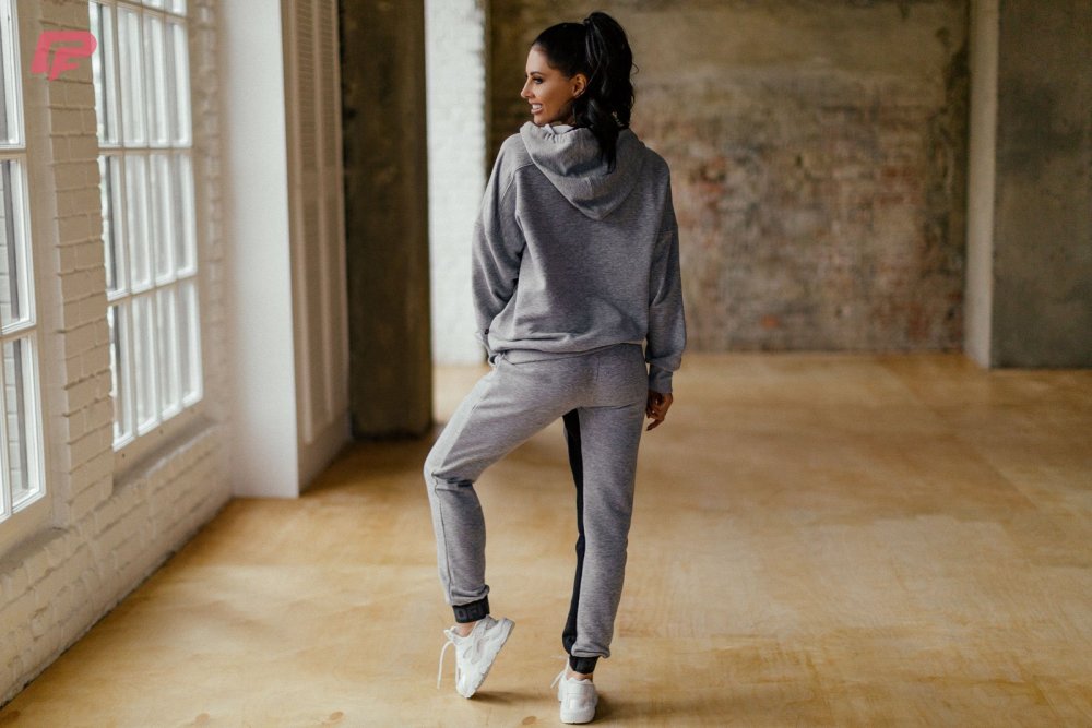 Узкие джинсы с водолазкой