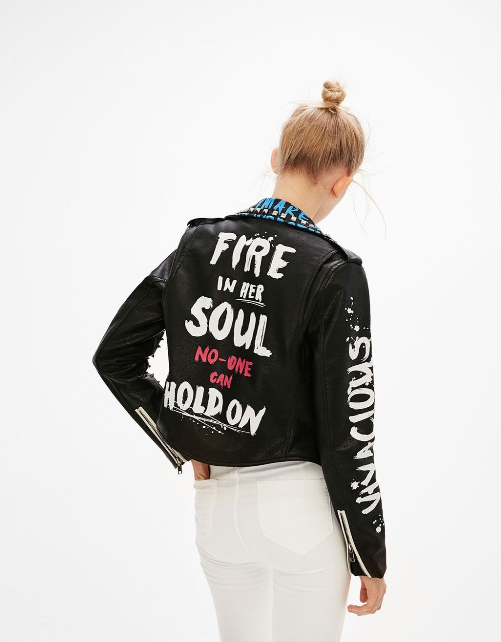 Кожаная куртка с надписями женская