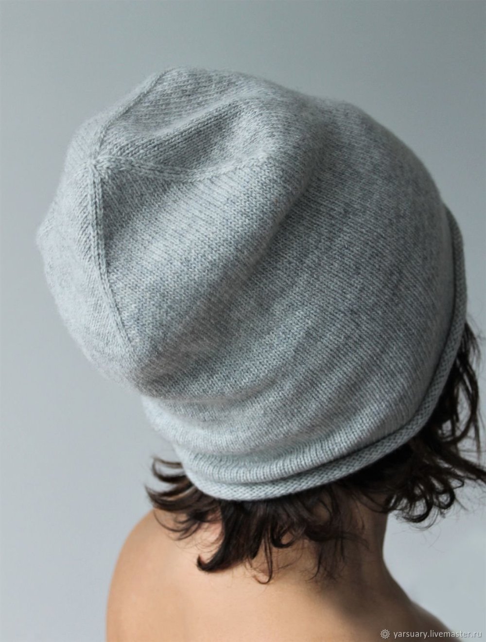 Шапка на макушке