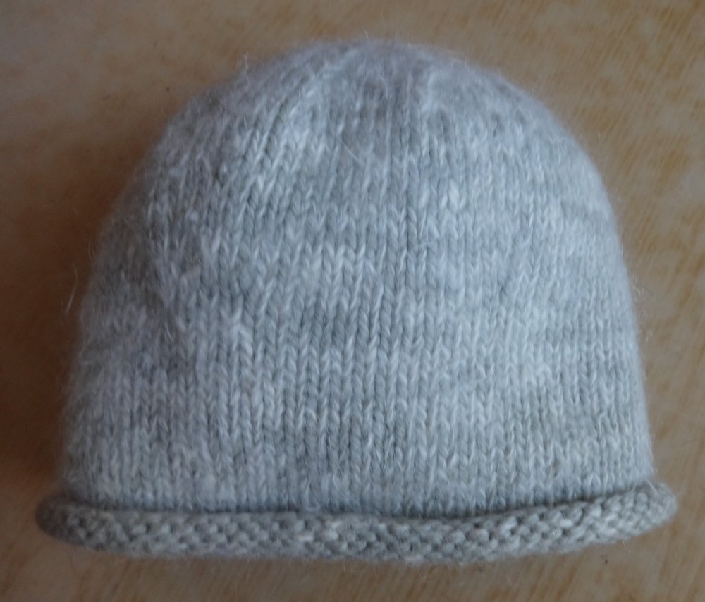 Двойная шапка бини лицевой гладью