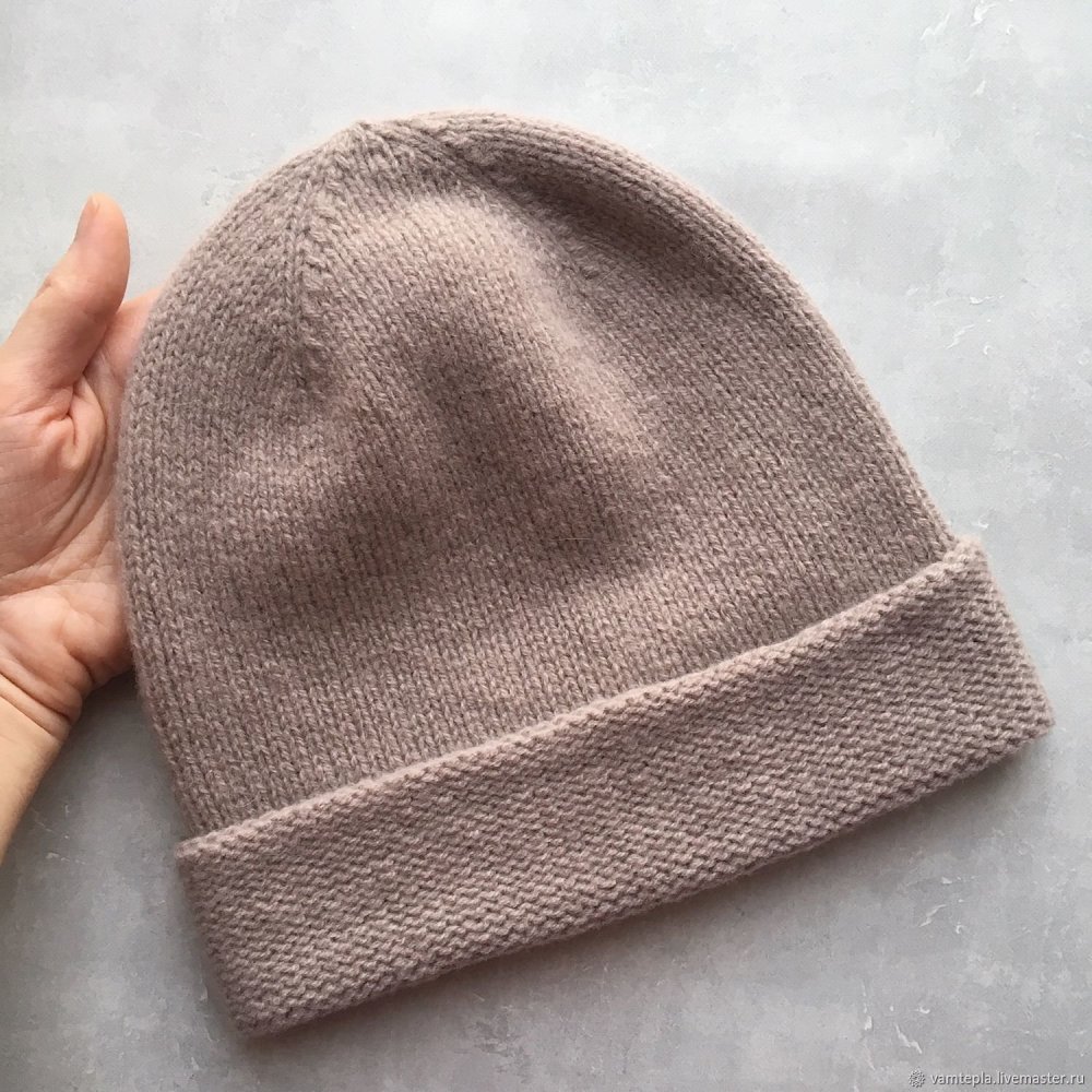 Шапка лицевой гладью