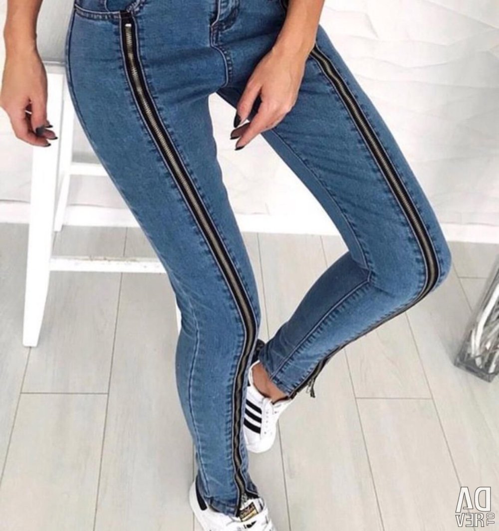 Джинсы с молнией на штанине
