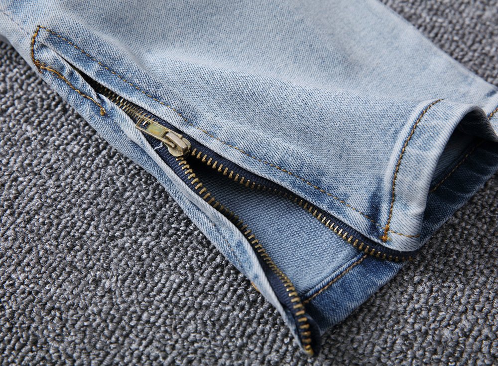 Синие рваные джинсы 2020