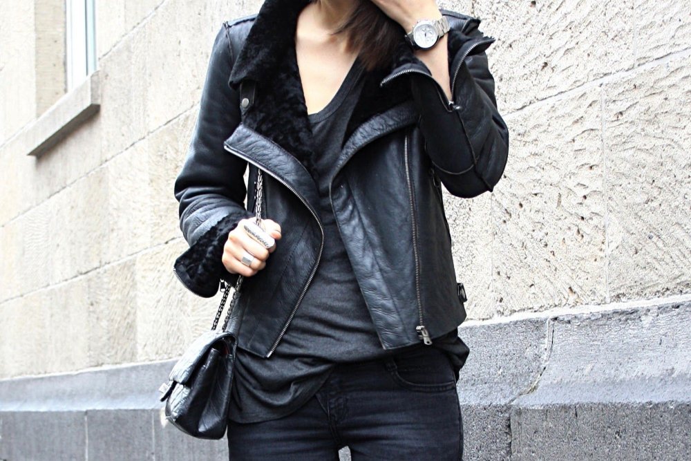 Женская куртка из кожи и ткани