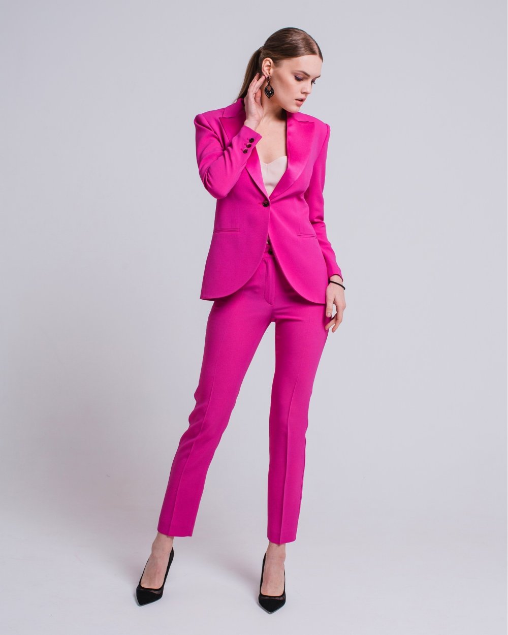 Пиджак в клетку и брюки для девочек